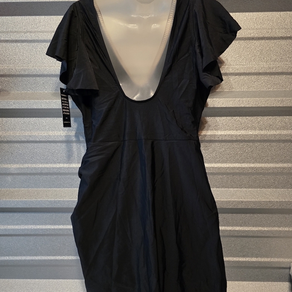 Elegant Black One-Piece Swimsuit with Lace Detail - Picture 4 of 4